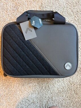Black and Gray Men's Pistol Carry Case